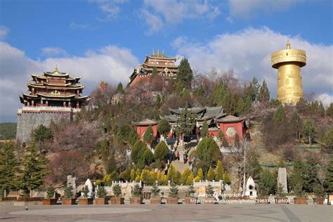  ¡Sumérgete en la Historia y la Naturaleza en el Templo de Guishan! Un viaje épico a través del tiempo y los paisajes exuberantes