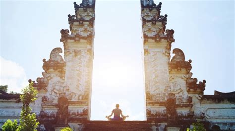 ¡Sumérgete en la Historia en el Templo de Ciyue! Edificio ancestral con vistas impresionantes