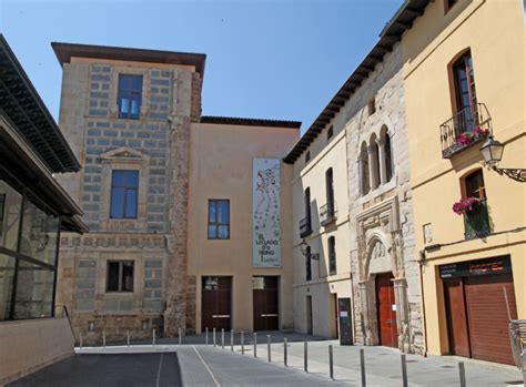  ¡El Palacio de los Condes de Luna: Una joya arquitectónica oculta en el corazón de Écija!