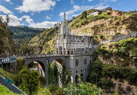 ¡El Santuario de las Lajas: Una maravilla arquitectónica que te dejará boquiabierto!