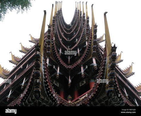 ¡Sumérgete en la historia y la belleza del Templo de Guanyin en Suining!