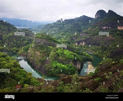 ¡Sumérgete en la Historia y la Belleza Natural del Monte Wuyi en Sanming!