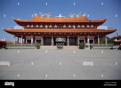 ¡Sumérgete en la historia y la naturaleza del Templo de Mazu! Un santuario costero y un paraíso para los amantes de la arquitectura tradicional.