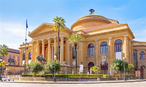 ¡Sumérgete en la magia del Teatro Massimo en Palermo! Un tesoro arquitectónico que resuena con la historia de Sicilia.