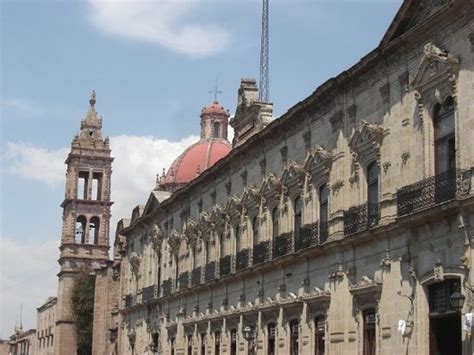 ¡Explora la majestuosidad del Museo Regional de Morelia, un tesoro histórico en el corazón Michoacán!